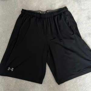 Black loose fit Under Armour 9 1/2”